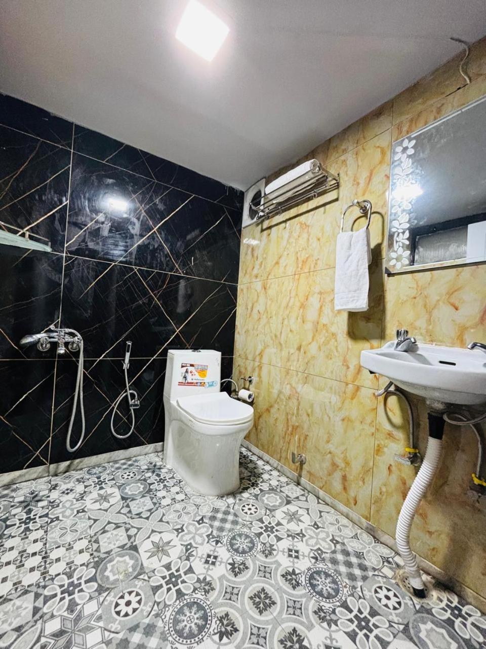 Hotel Amar Mussoorie Kültér fotó