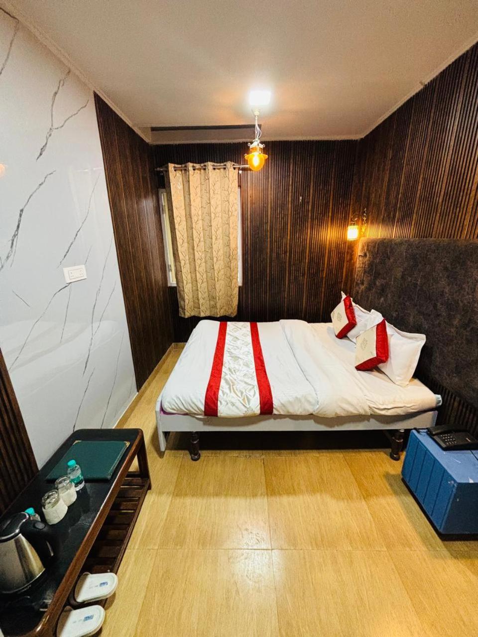 Hotel Amar Mussoorie Kültér fotó