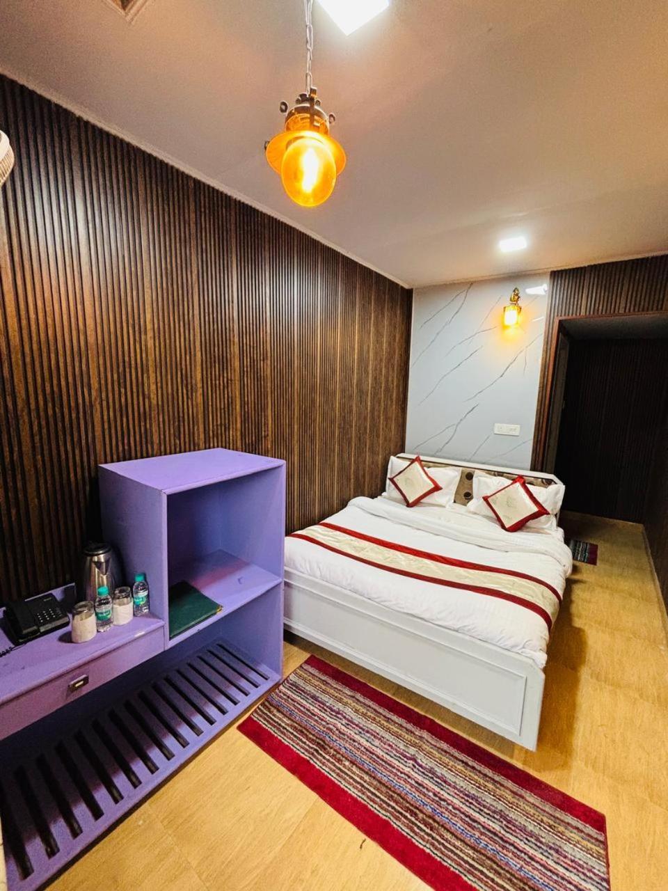 Hotel Amar Mussoorie Kültér fotó