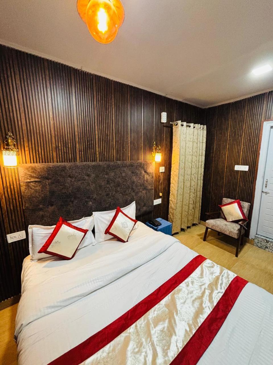 Hotel Amar Mussoorie Kültér fotó