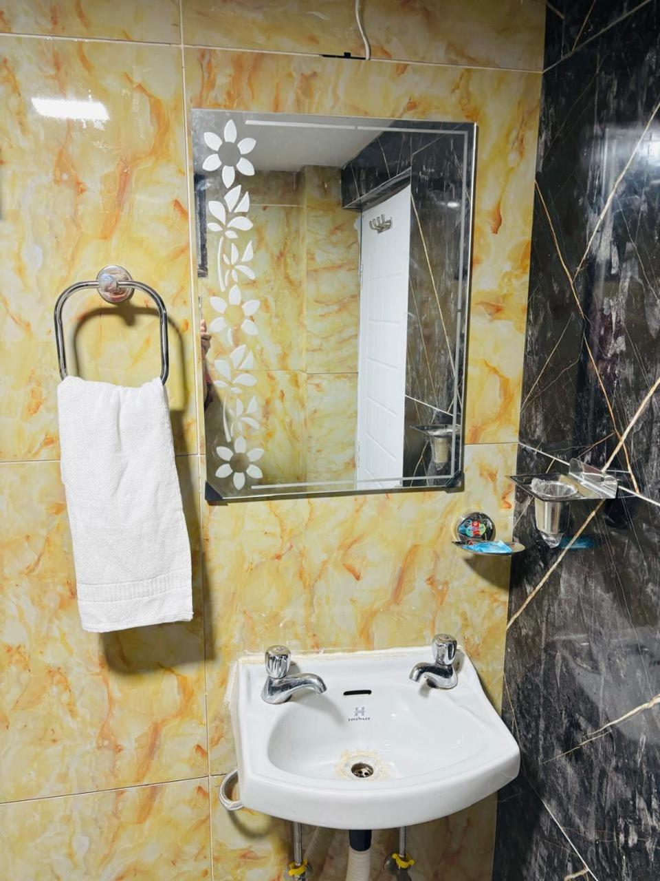 Hotel Amar Mussoorie Kültér fotó