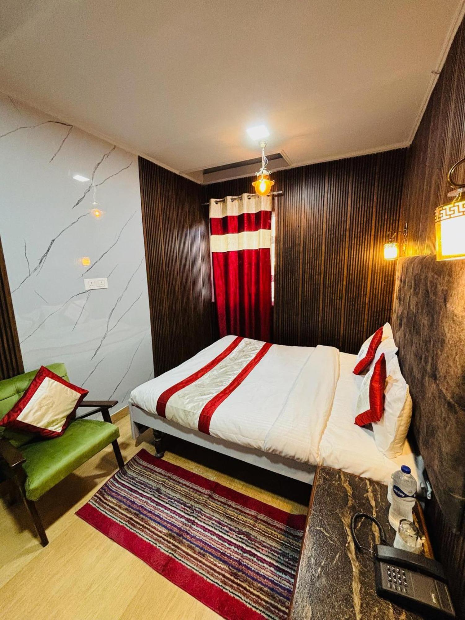 Hotel Amar Mussoorie Kültér fotó